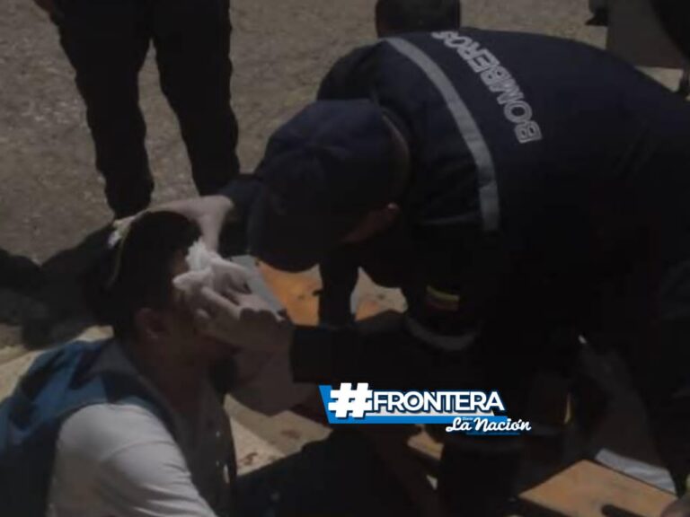 Hombre lesionado al colisionar su moto con objeto fijo en el peaje de San Antonio