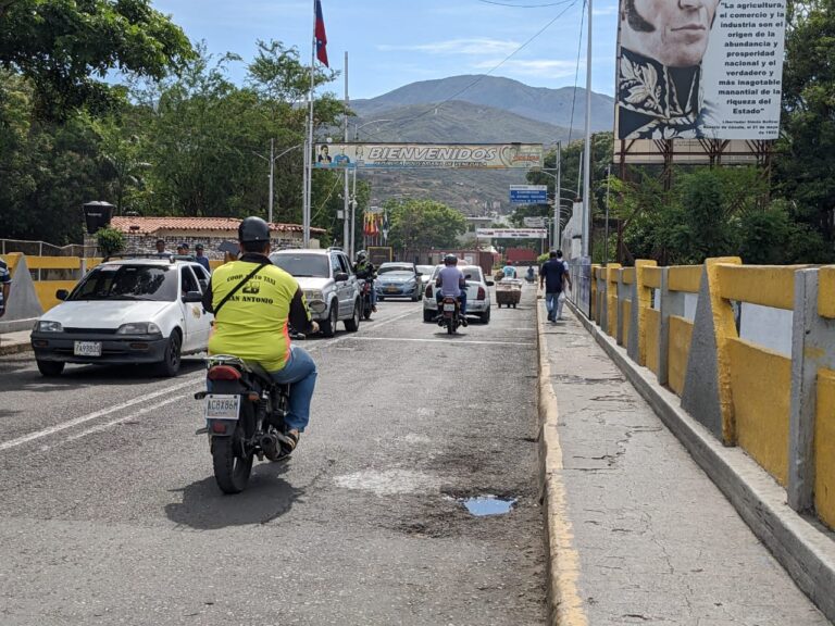 Así luce el puente Simón Bolívar este jueves 28Sep