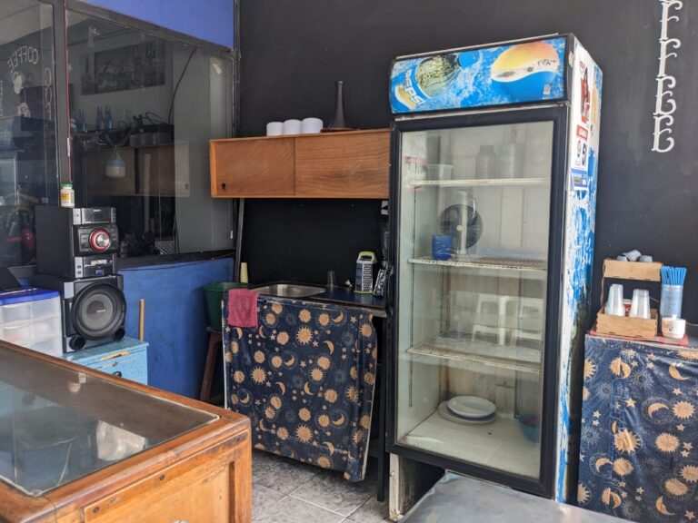 “Se me quemó el motor de la nevera”: el impacto de los cortes en comerciantes de la frontera