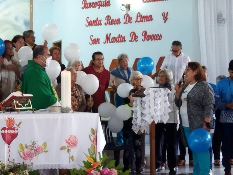 Reconocimiento a la labor espiritual  y humana del padre Carlos Chávez     