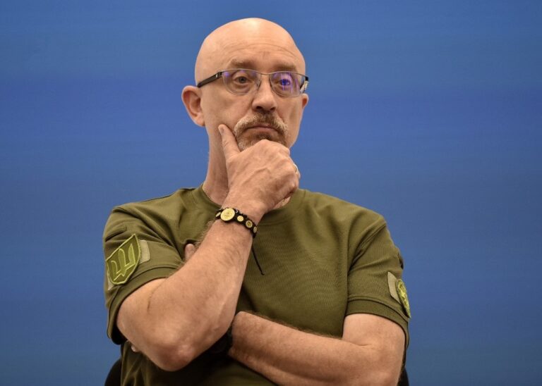 Zelenski destituye a ministro de Defensa en medio de contraofensiva contra Rusia