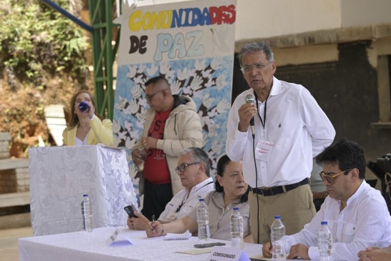 Colombia y disidentes de FARC iniciarán diálogos de paz