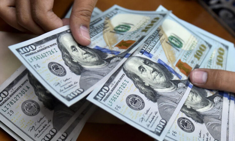 Dólar paralelo rompe récord este lunes tras cotizar en Bs. 36
