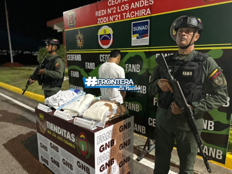 Pretendía enviar por encomienda casi seis kilos de cocaína impregnada en 30 prendas de vestir