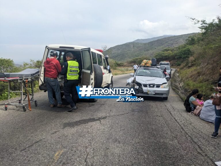 Dos lesionados en aparatoso accidente a un kilómetro de Peracal