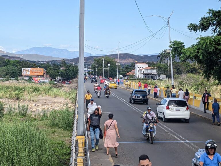 Así transcurre el dinamismo en el puente internacional Simón Bolívar