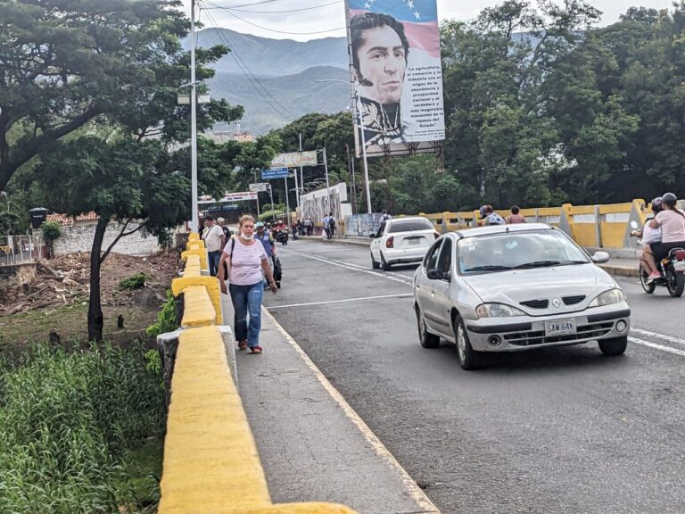 15 horas de dinamismo en el puente Simón Bolívar