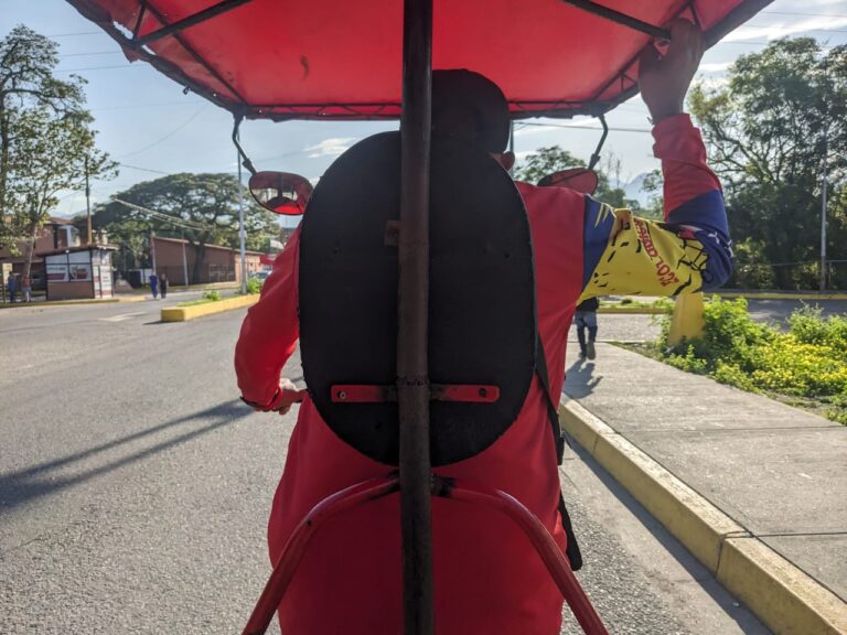 Bicitaxis en Ureña se niegan a desaparecer