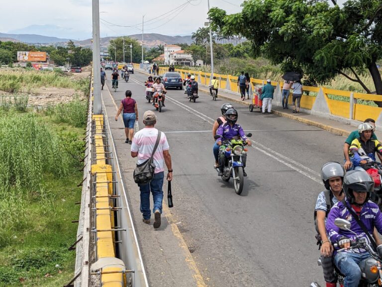 Fin de semana de gran movimiento en el paso fronterizo