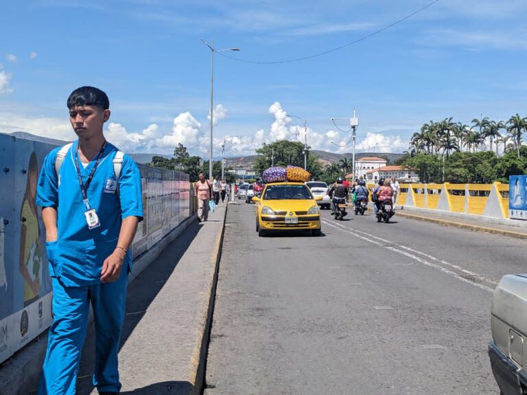 No se detiene el dinamismo sobre el puente Simón Bolívar