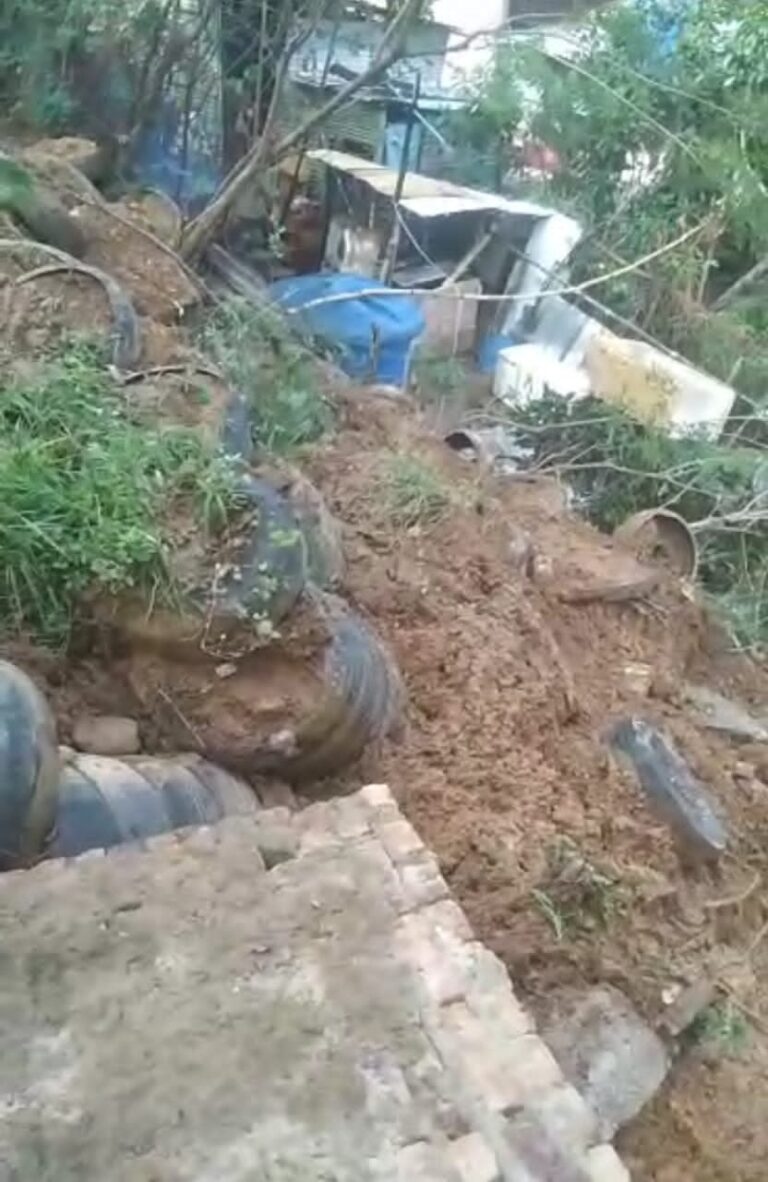 Muro de cauchos colapsó en zona vulnerable de San Antonio del Táchira