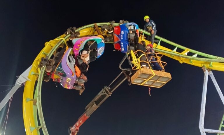 Seis personas quedan de cabeza en montaña rusa en Zulia