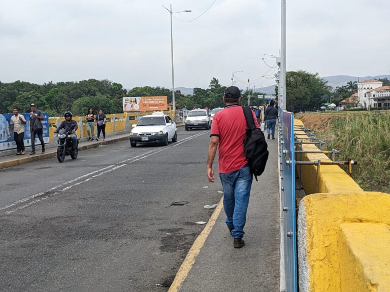 Así luce el puente Simón Bolívar este viernes