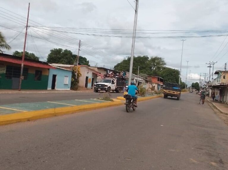 Hasta 2 dólares pagan habitantes por un tambor de agua en Anzoátegui