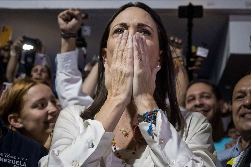 La inhabilitación, principal obstáculo de María Corina Machado para competir contra Maduro