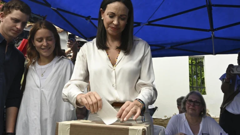 Se registró incendio en el estacionamiento del IMAO en San Antonio este martes