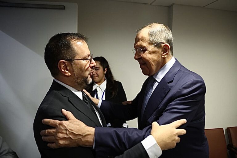 Yván Gil y Serguéi Lavro sostienen encuentro en Moscú