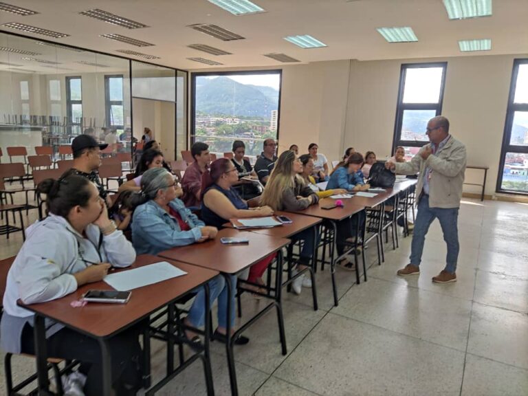 Garantizan estudios superiores a trabajadores de la Gobernación del Táchira