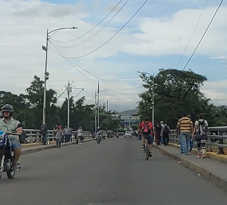 Sin contratiempos el paso por el puente Simón Bolívar