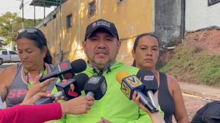 Alcaldía de SC repara colector mixto en Marco Tulio Rangel