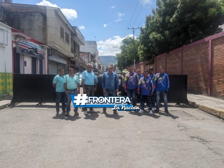 Concejal de frontera solicita que se retiren las vallas de la calle 3
