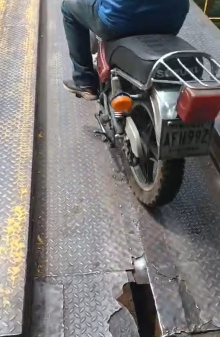 Piden que se atienda el deterioro que registra pasarela en San Antonio