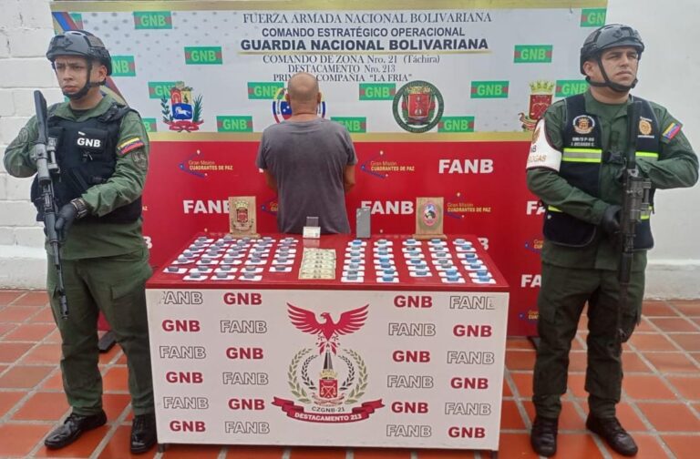 Detenido un hombre con 70 dediles de droga en La Carira