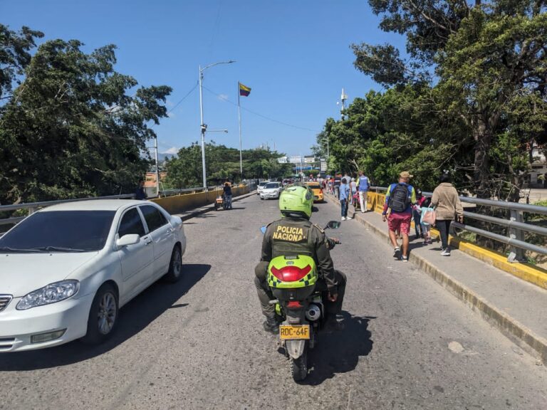 No se detiene el ritmo por el puente Simón Bolívar