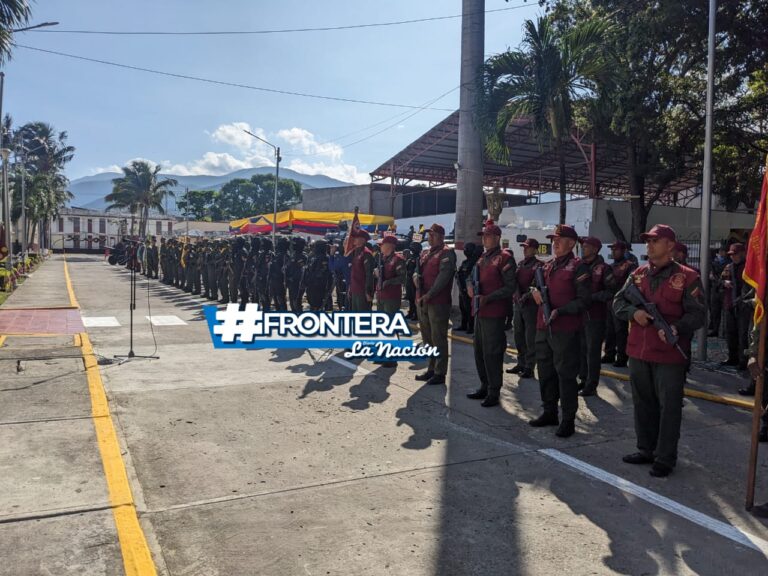 Ministro de Defensa ya arribó a la frontera