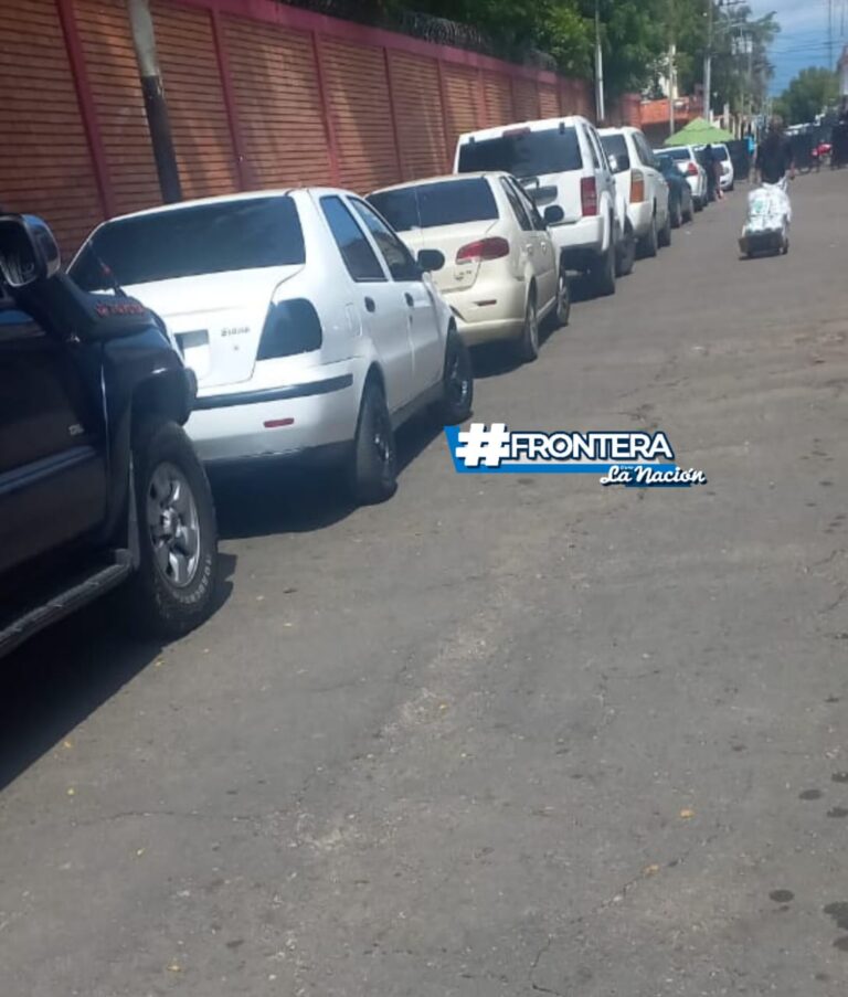“No quitan las vallas pero sí permiten un estacionamiento en la calle 3 de San Antonio”