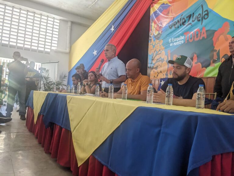 “Gómez se puso al servicio de las transnacionales mientras Castro fue antiimperialista”: gobernador explica cambio de nombre del aeropuerto