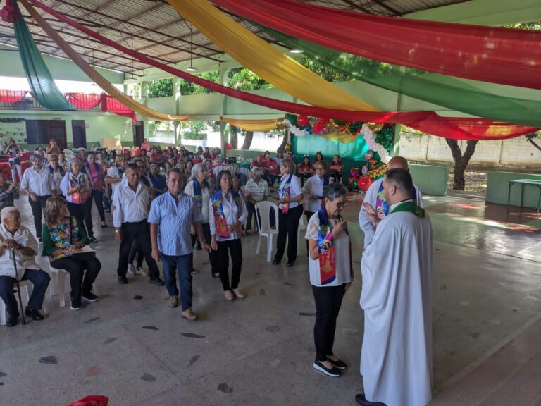 Profesores jubilados celebran 30 años de la mano con Amejup Bolívar