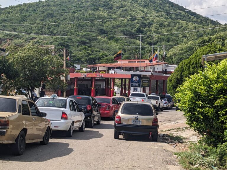 ¿Se está cumpliendo el anuncio presidencial de permitir el ingreso de colombianos al Táchira solo con su cédula?