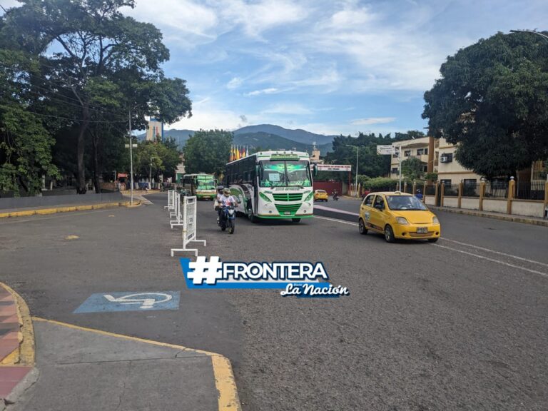 Bolivarianos llevan más de una semana sin poder cruzar la aduana de San Antonio del Táchira