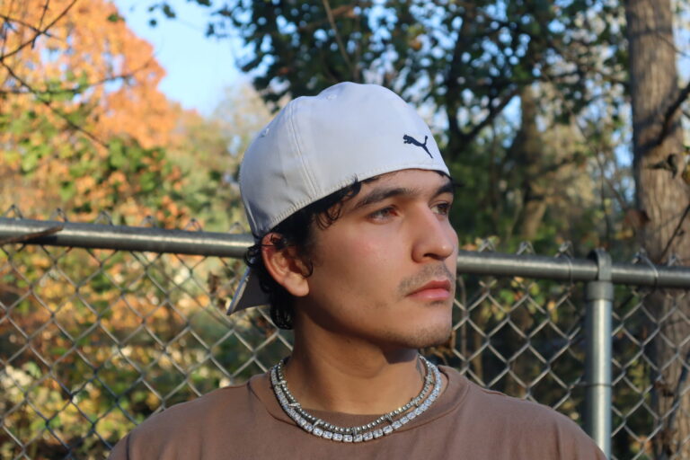 Norán presenta su nueva faceta musical con el lanzamiento de ‘Curiosidad’