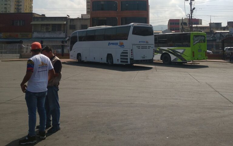 Alertan que fallas en la distribución de gasoil podría afectar movilización de pasajeros en Navidad