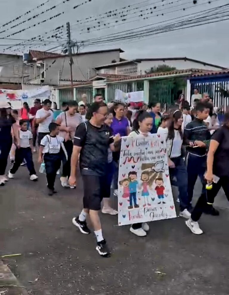 Caminata para resaltar la unión familiar