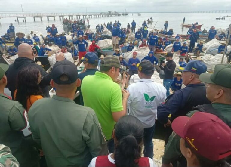 Retiran 9 toneladas de desechos del Lago de Maracaibo