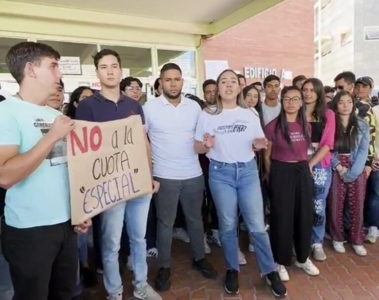 En la Ucat estudiantes protestaron contra pago de cuota especial
