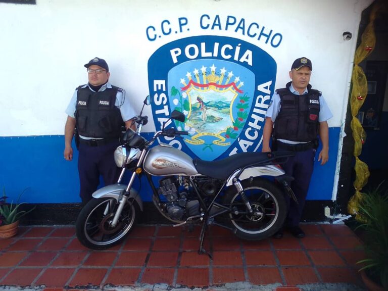 Le quitaron la moto por hacer piruetas prohibidas en Capacho