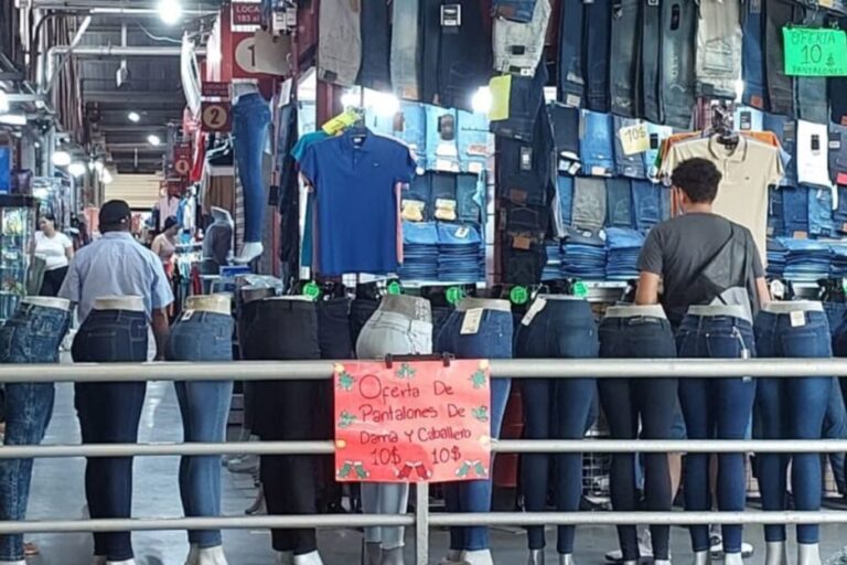 Caraqueños preguntan por estrenos, pero no todos pueden comprar