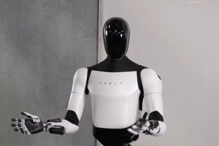 Tesla presenta la segunda generación de su robot humanoide, Optimus Gen 2, con notables avances