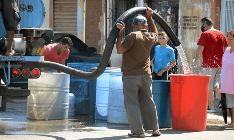 Marabinos temen pasar Navidad sin agua por nuevas fallas en el servicio