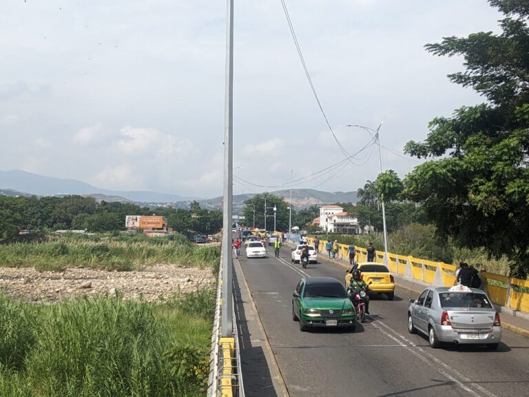 Paso fluido por el puente Simón Bolívar