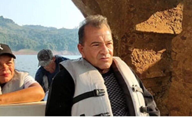 Don Irineo Pernía unió a la gente de un pueblo sumergido en el agua