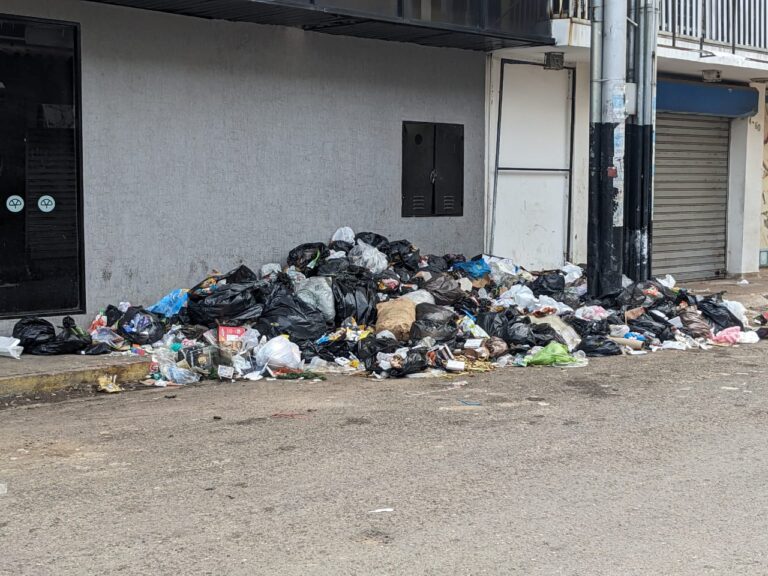 Basura: lo que más resalta en las calles de San Antonio este 25D