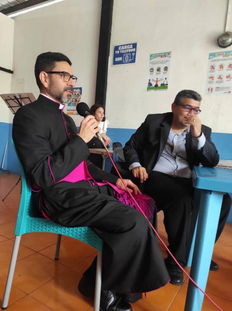 Capellán de su Santidad visita la frontera