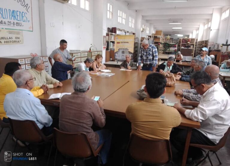 Reunión de cronistas en hemeroteca estadal