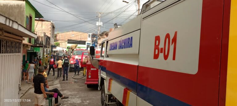 Incendio en barrio La Guaira en San Cristóbal