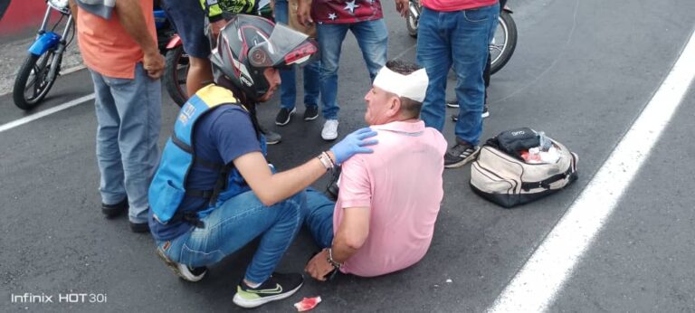 Motorizado resultó herido al resbalar sobre mancha de combustible en la vía a El Mirador